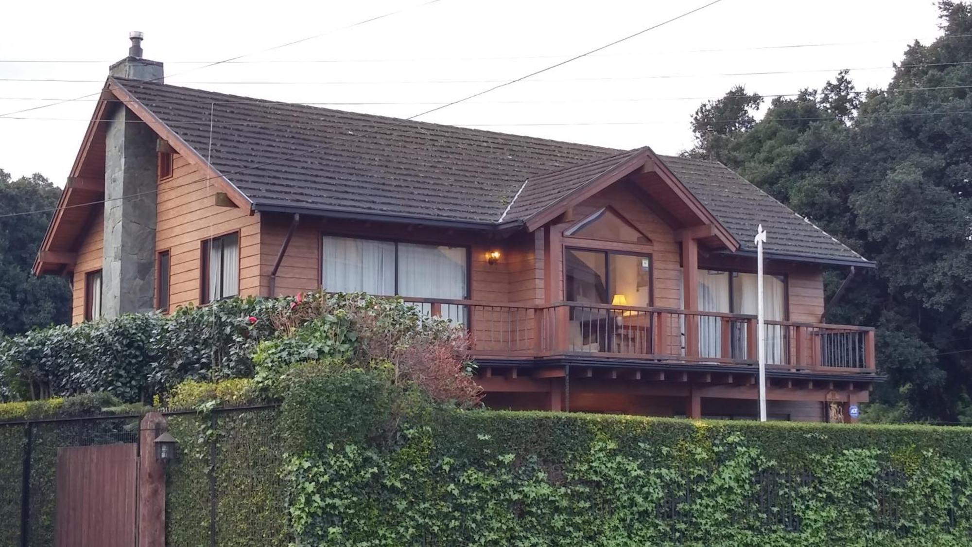Frontera Pucon Hostel B&B Exterior photo
